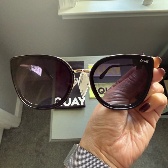 Quay Sunglasses - Picture 4 of 7